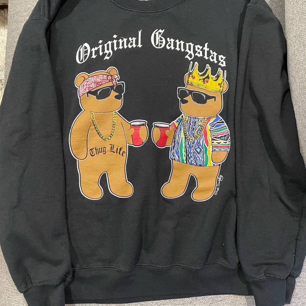 Black graphic crew neck